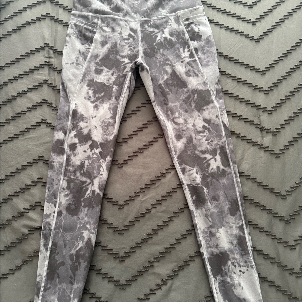 Danskin Gray Abstract Leggings